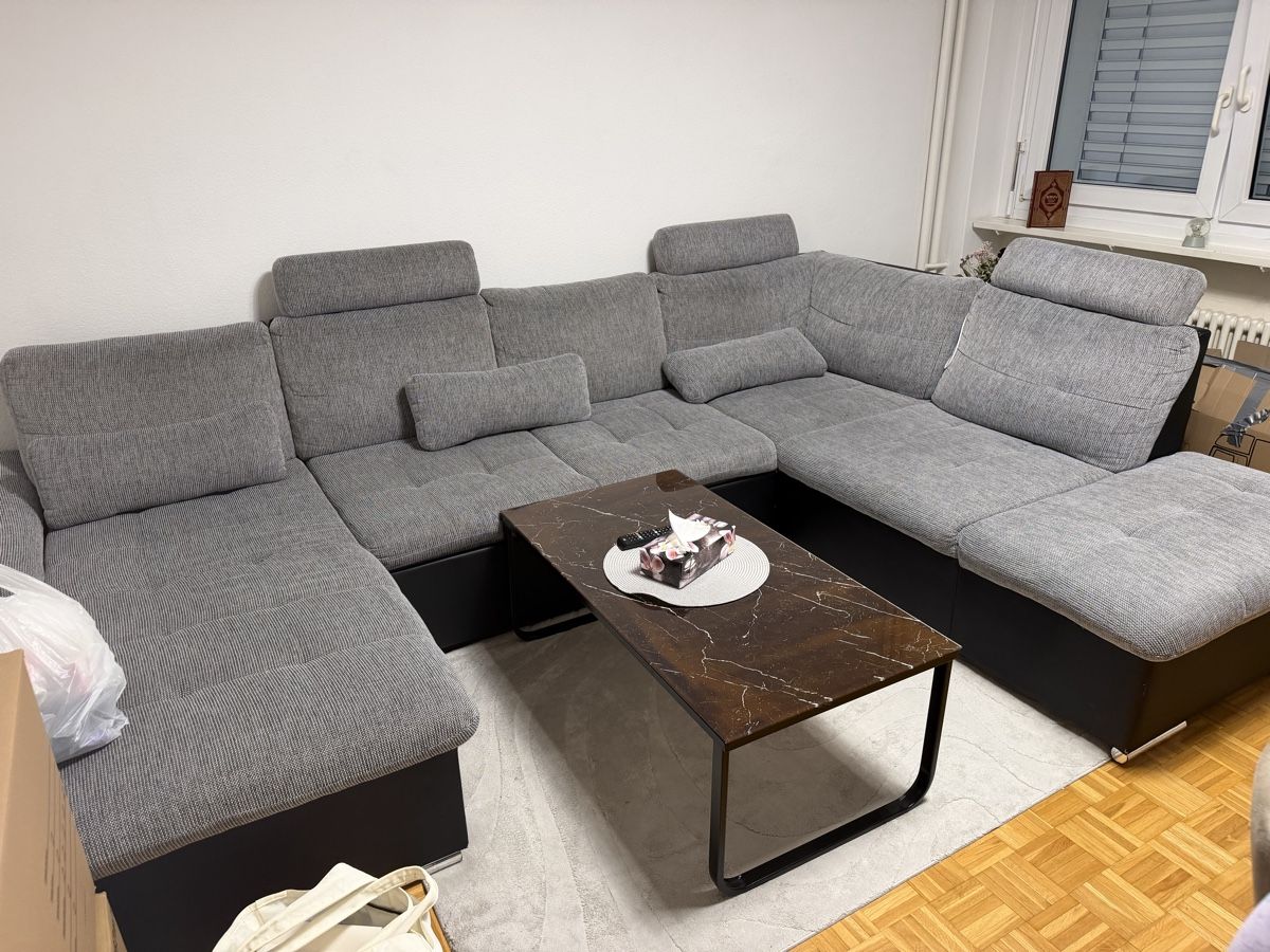 Sofas: GRATIS Sofa mit Schlaffunktion und Tisch  – D'occasion à Spreitenbach par daorsaba