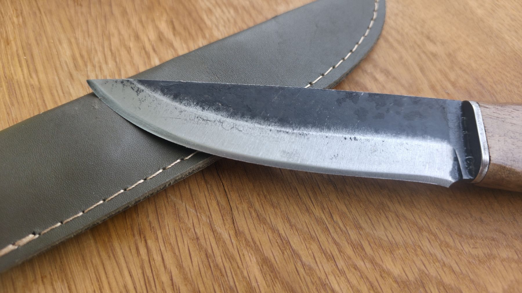 Accessori: Handgefertigtes Messer aus robustem LKW-Stahl – Nuovo e nell'imballaggio originale da St. Margrethen SG venduto da Duezenli61 3
