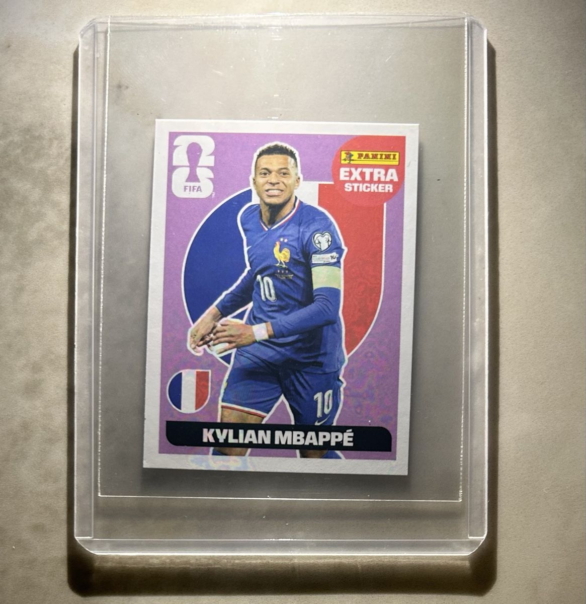 Panini Carte collezionabili: Panini 2026 Extra Sticker Kylian Mbappé Lila – Nuovo (secondo la descrizione) da Opfikon venduto da Nerin
