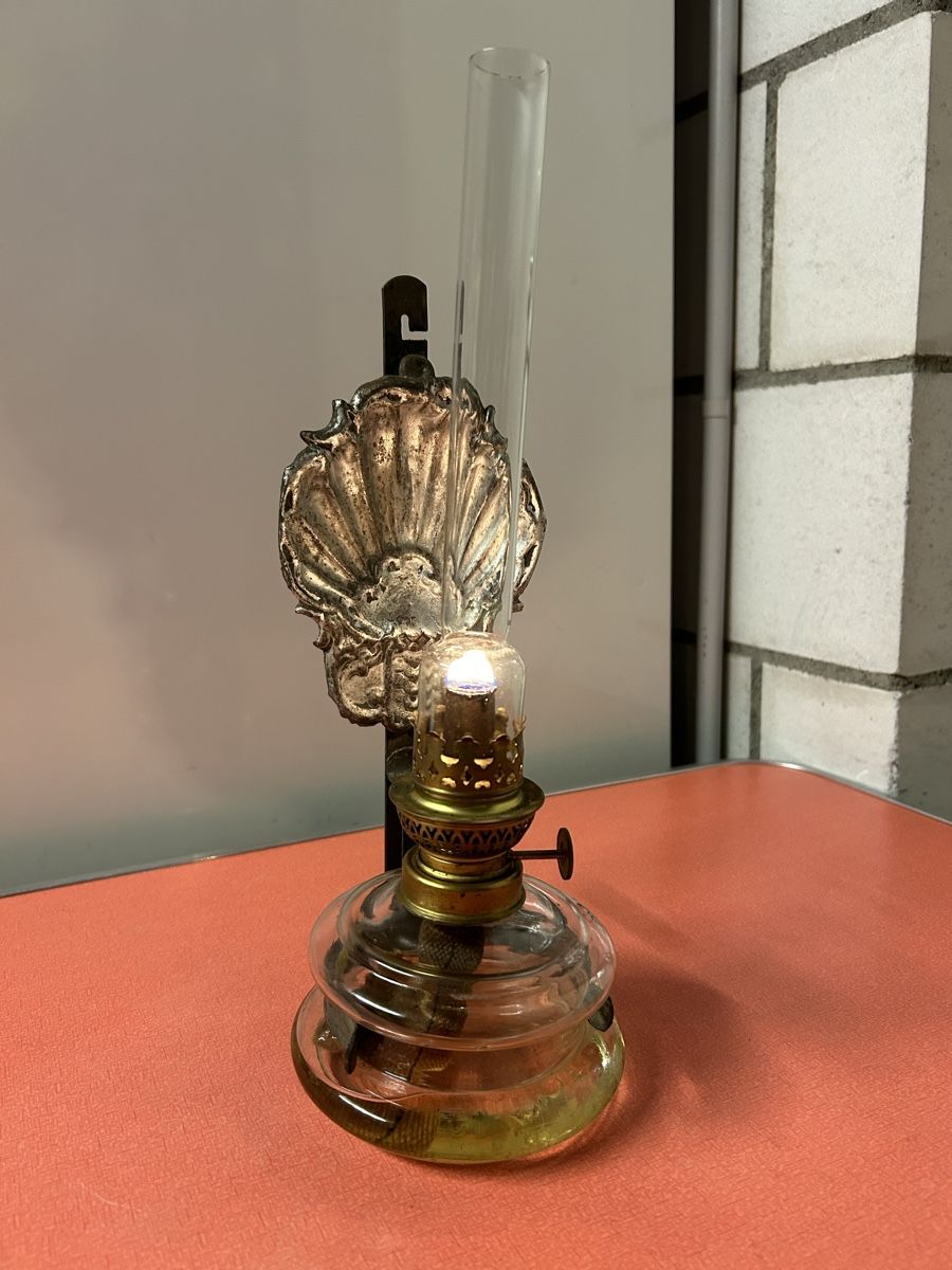 Lampen: Antike Petroleumlampe mit Wandhalterung – Gebraucht aus Lanzenhäusern von vic63 6