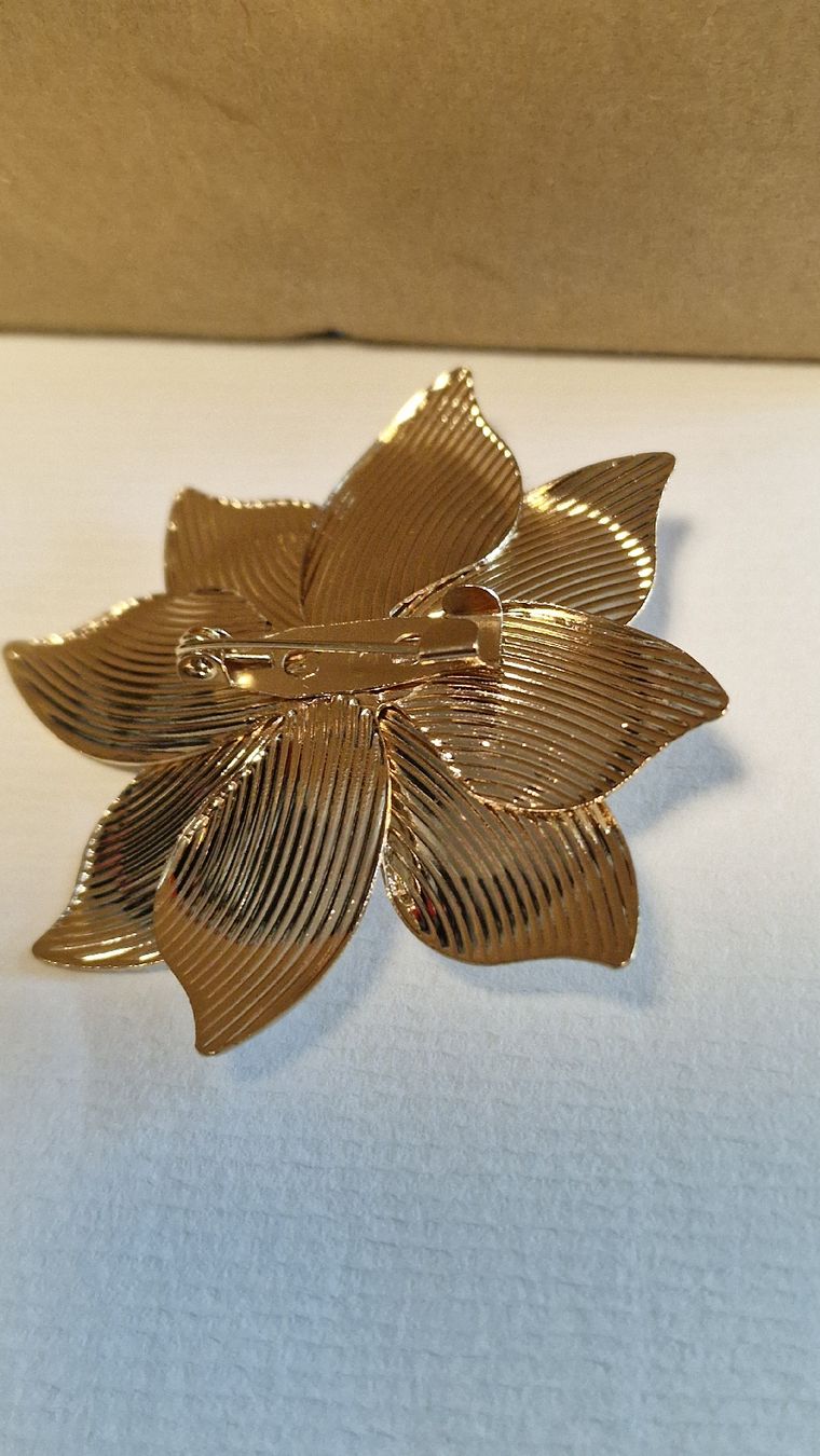 Spille & Fermagli: Elegante goldene Vintage Brosche - Blumendesign, – Nuovo (secondo la descrizione) da Herisau venduto da MoneyisPower.AR 1