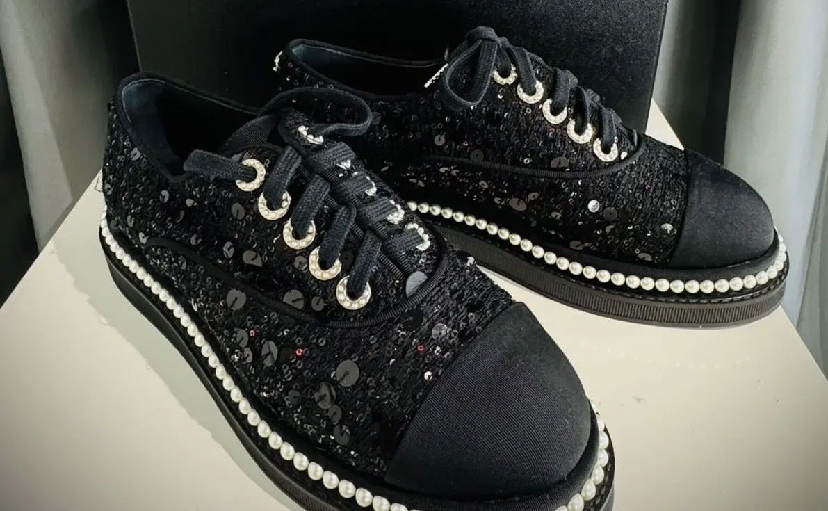 Chanel Scarpe da donna: LAST PRICE Chanel noires paillettes et perles – Nuovo (secondo la descrizione) da Cologny venduto da PINKCLOSET 1