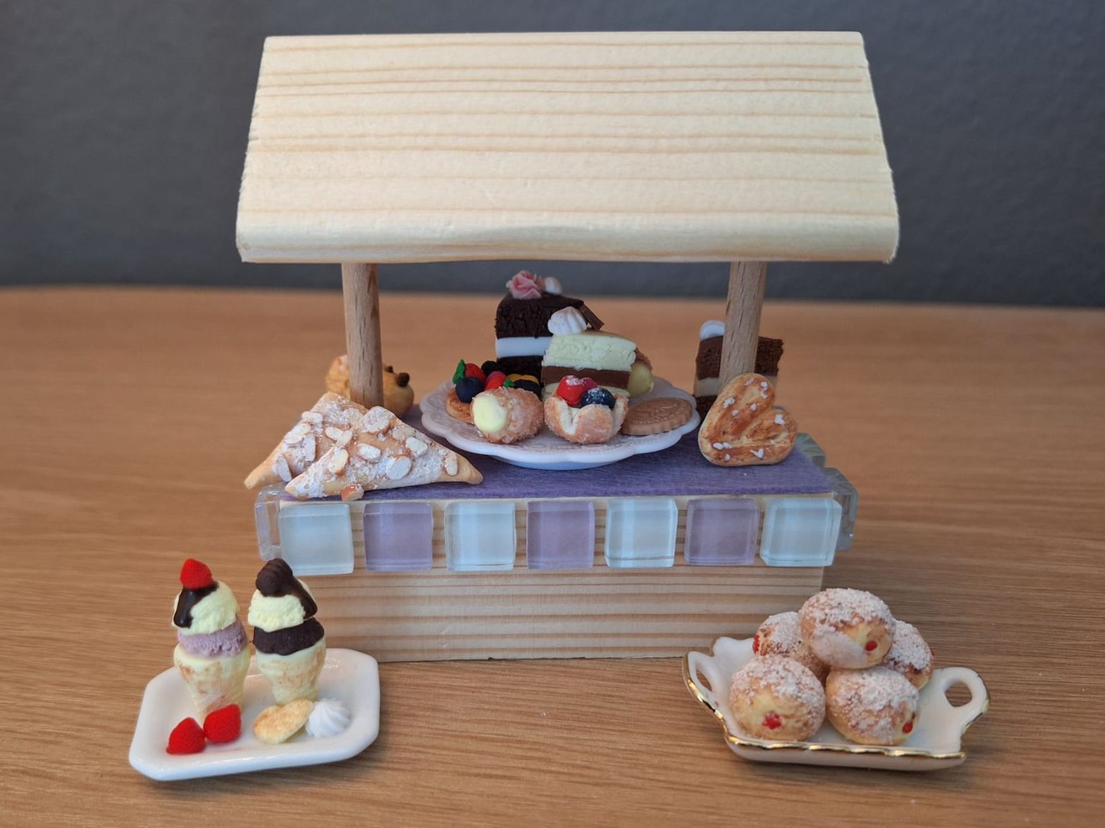 Case e mobili per bambole: Puppenhaus Marktstand – Nuovo (secondo la descrizione) da Zürich venduto da HandmadeTinyFood