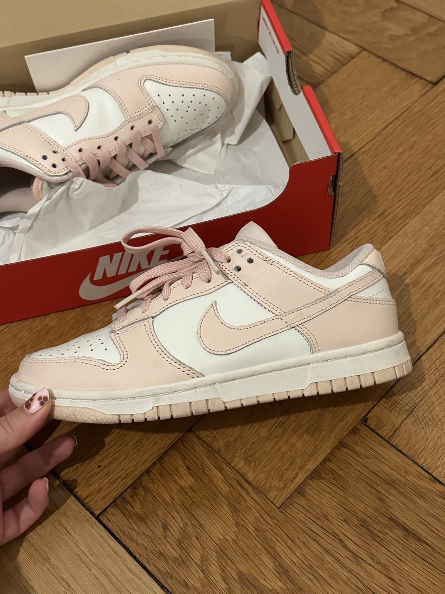 Nike Chaussures femmes: Nike Dunks – D'occasion à Basel par lar_vkr5 1