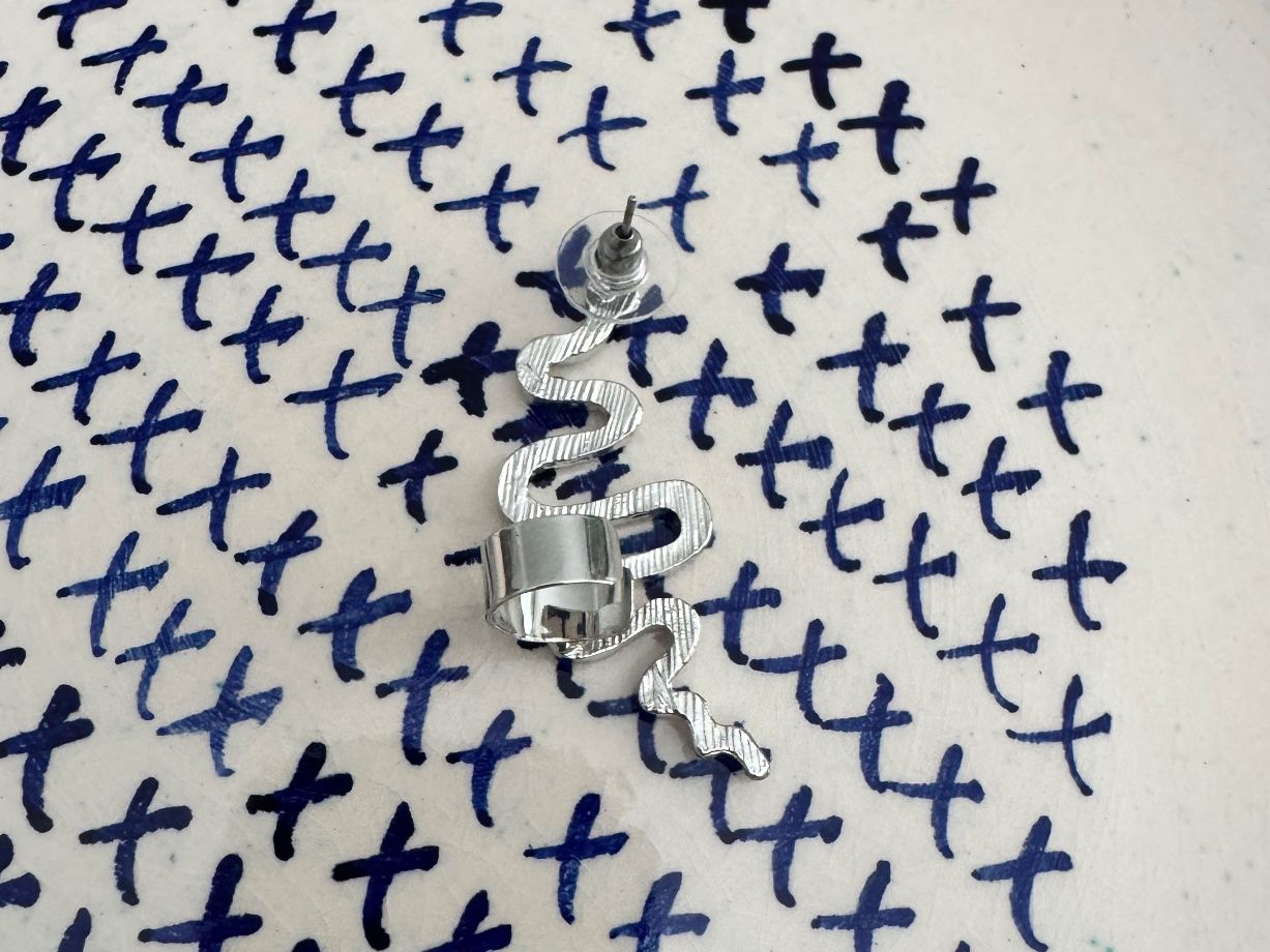 Orecchini pendenti & Orecchini a lobo: New snake earring with cuff - silver metal – Nuovo (secondo la descrizione) da Zürich venduto da kri_zhv2 2