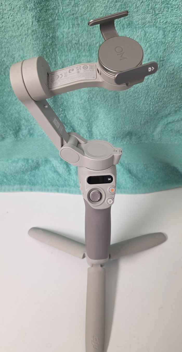 DJI Treppiedi & Teste: Gimbal DJI Osmo Mobile – Usato da Abtwil SG venduto da Petersb