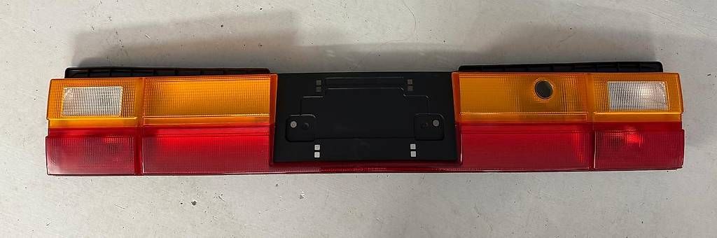 Alle Autoersatzteile: AUDI 90 Typ85 original Rückleuchtenband – Gebraucht aus Sattel von Timo14