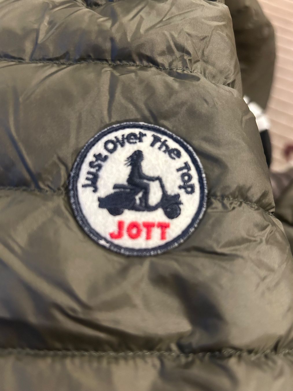 Jott Jacken: Jott veste kaki – Gebraucht aus Val-d'Illiez von Dombou 1
