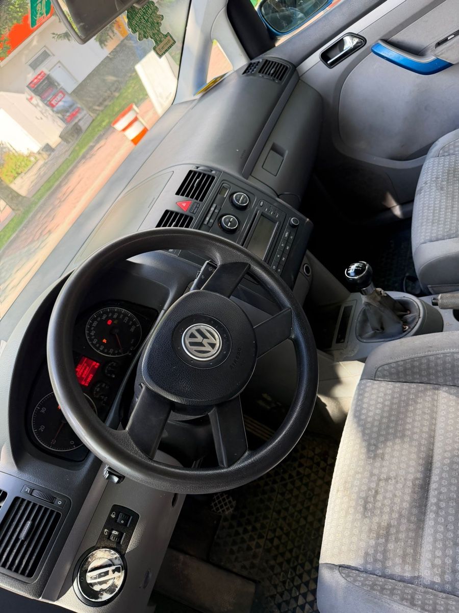 VW Autos: Touran 2.0 d 7 platz – D'occasion à Buchs SG par mef_78tr 7
