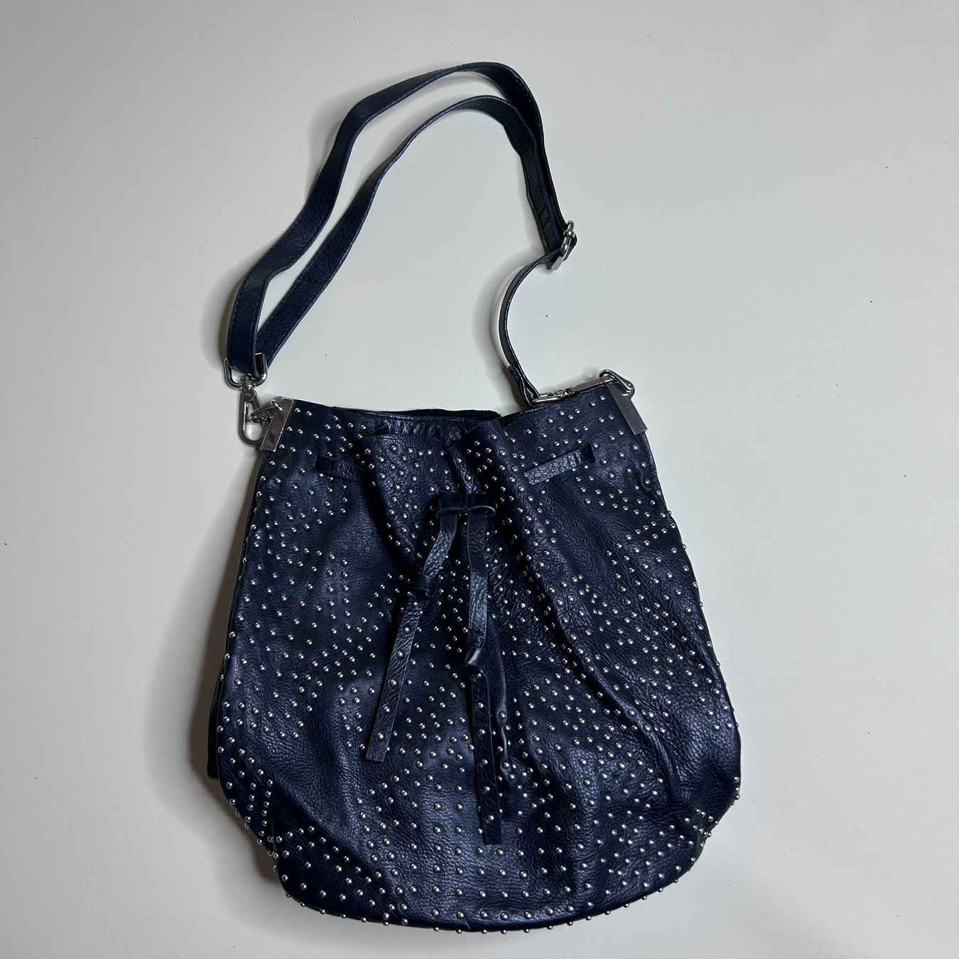 Zara Sacs femmes: Zara Leather Bag with Studs and Stars – D'occasion à St. Gallen par look-twice