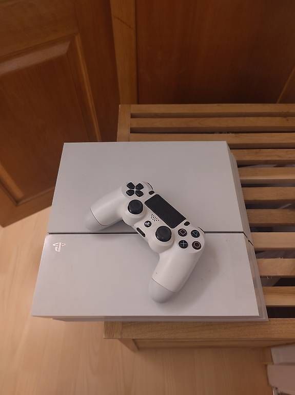 Consoles: Playstation 4 – D'occasion à Arlesheim par Hasgo90 1