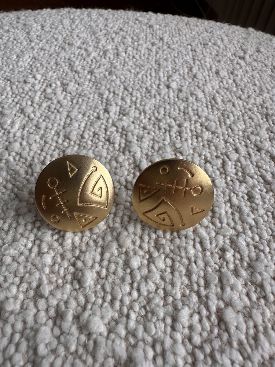 Ohrringe & -stecker: Clip-Ohrringe Goldfarben mit Muster – Gebraucht aus Baden von Marytumby