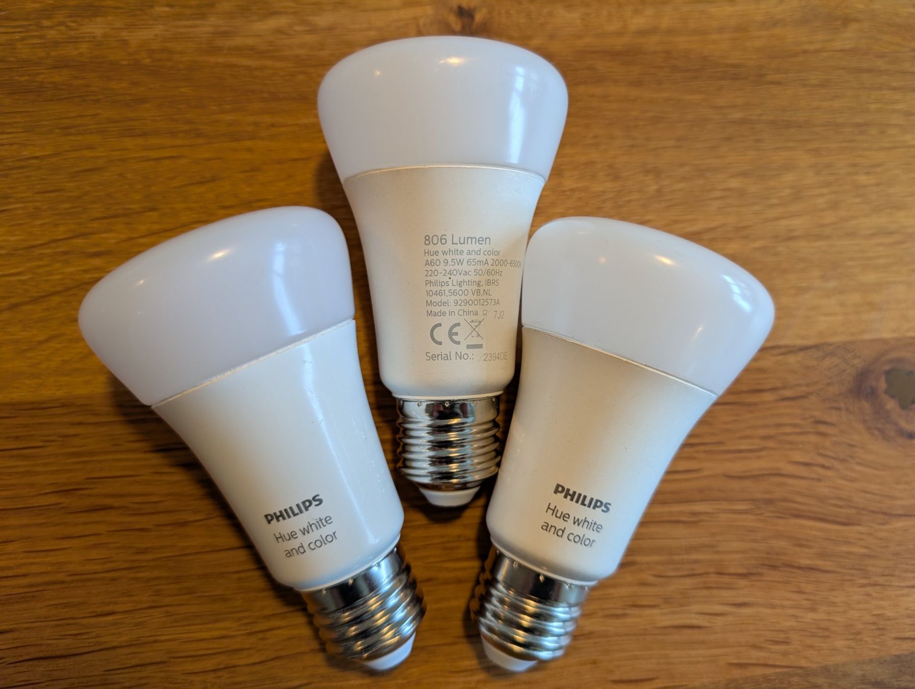 Philips Lampade: 3 PHILIPS HUE E27 A60 white and colour – Usato da Rotkreuz venduto da CRLNSC