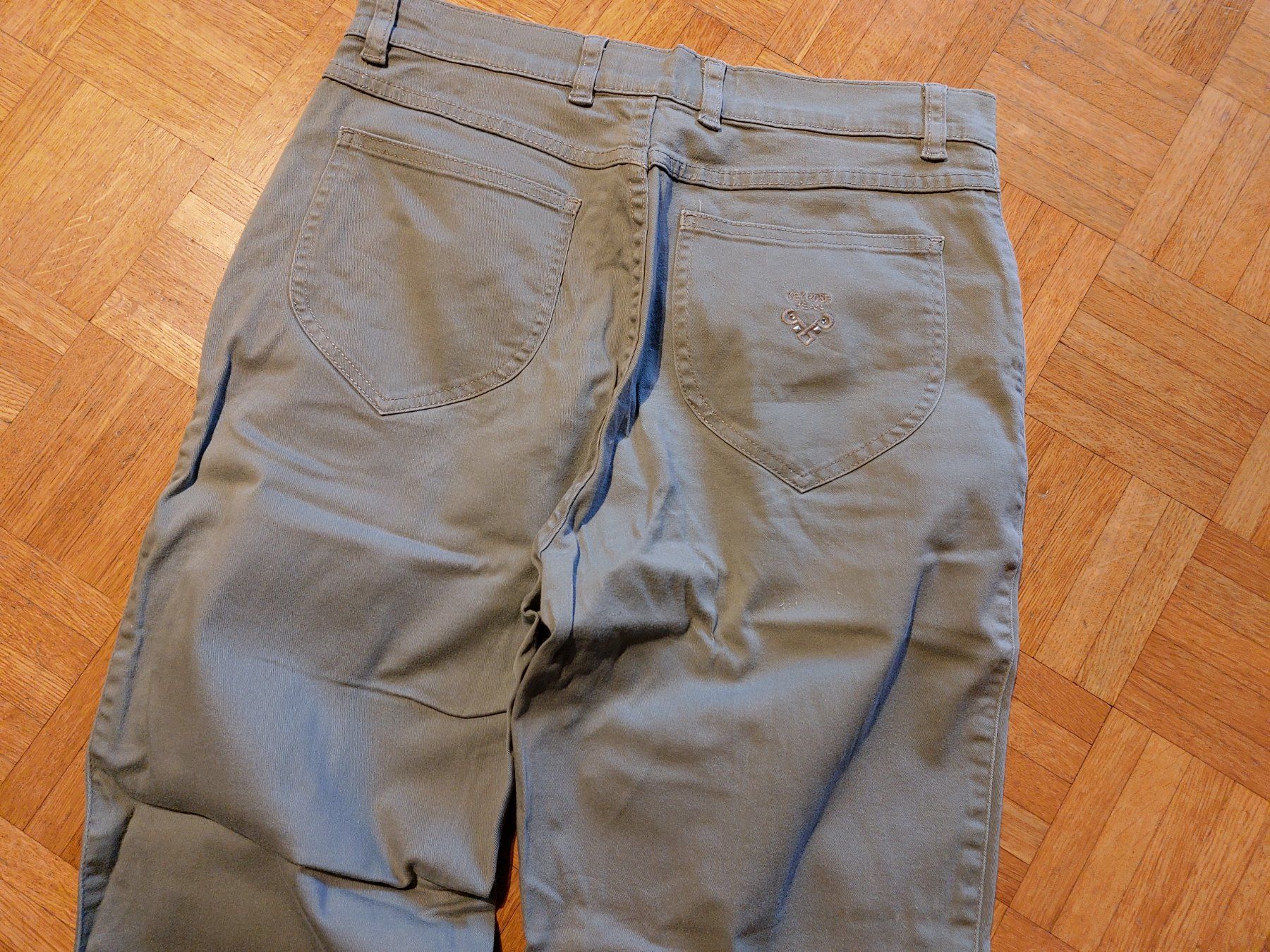 Jeans: schöne Jeans / Hose, Grösse 22, oliv – Usato da Escholzmatt venduto da Stern777 2