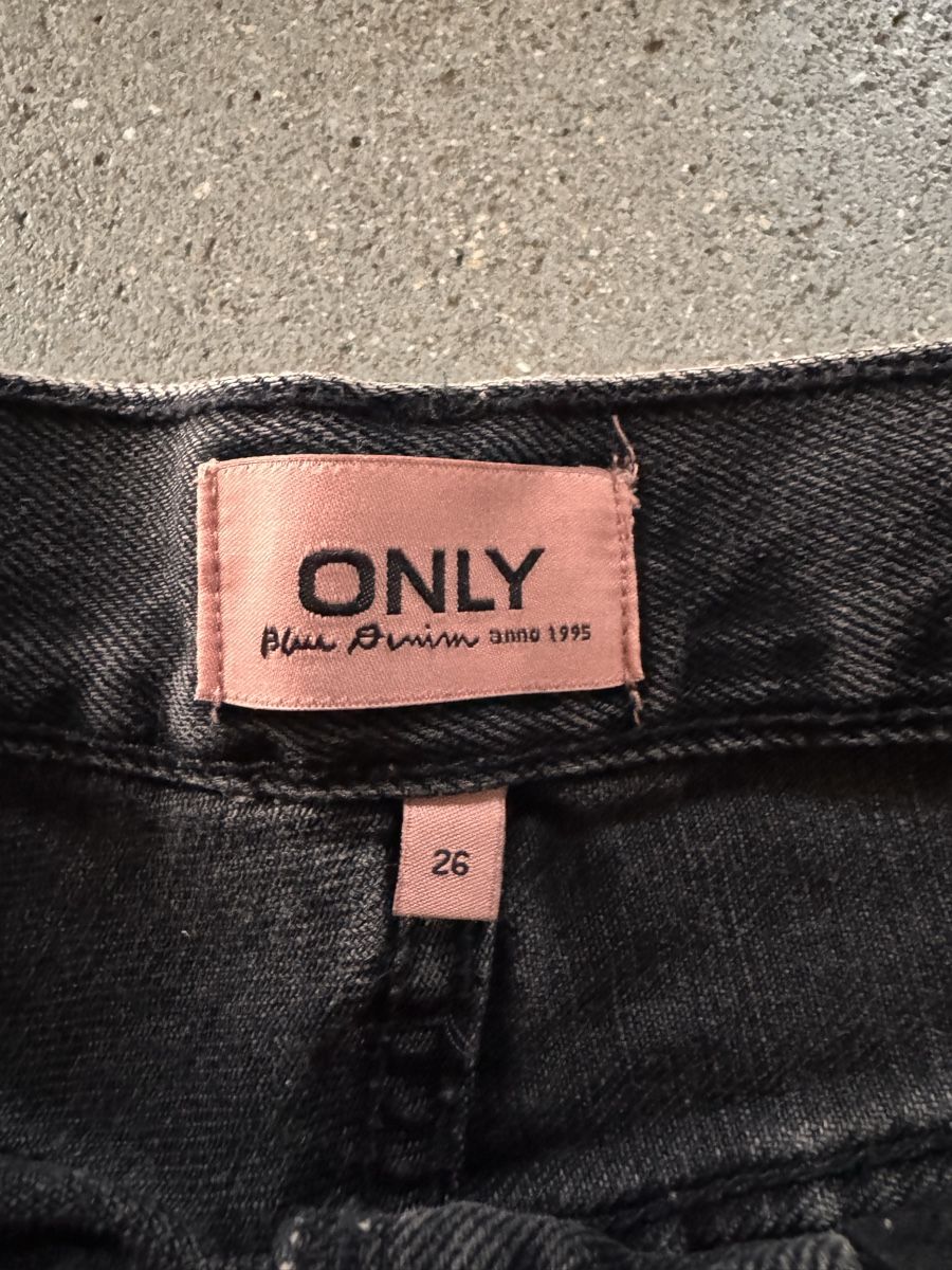 Only Jeans: Coole Fransen-Shorts von ONLY, Grösse 26 – Usato da Rorschacherberg venduto da Kpas 2