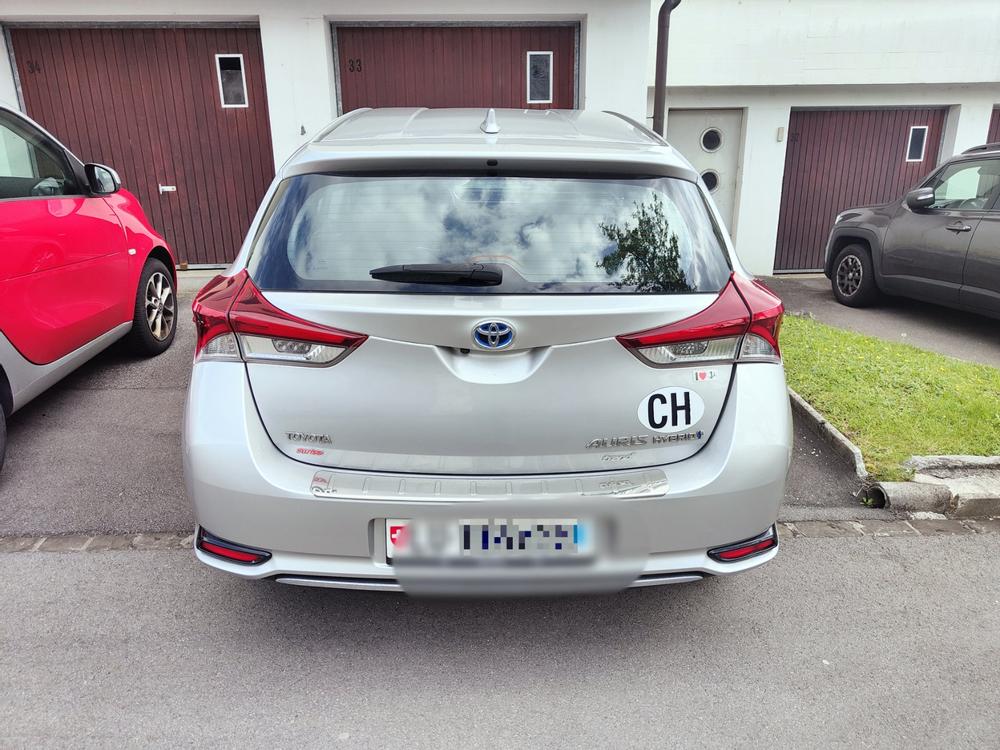 Toyota Auris 1.8 hsd trend e-cvt ultra silver