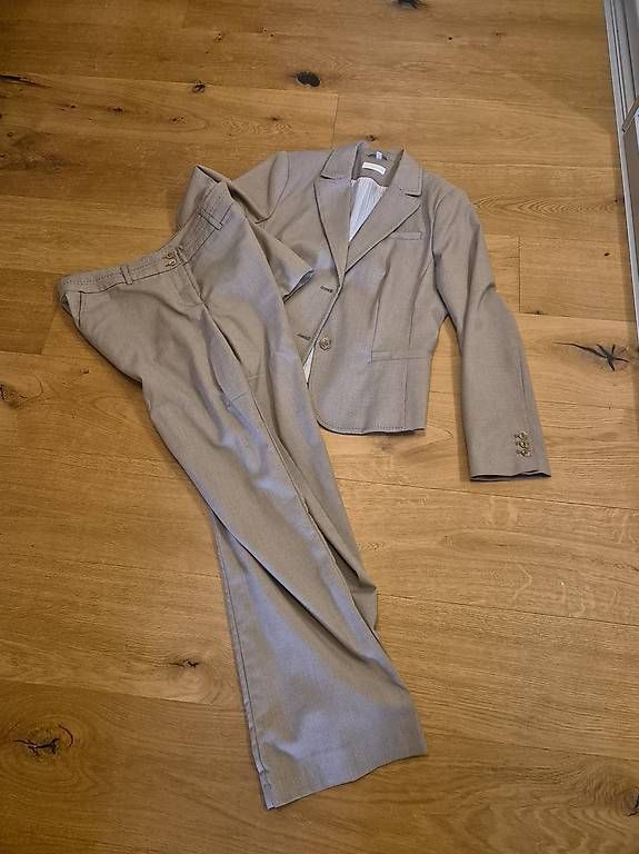 Completi & Tailleur: Damenanzug Grösse 40/42 – Usato da Donzhausen venduto da Fannyna1