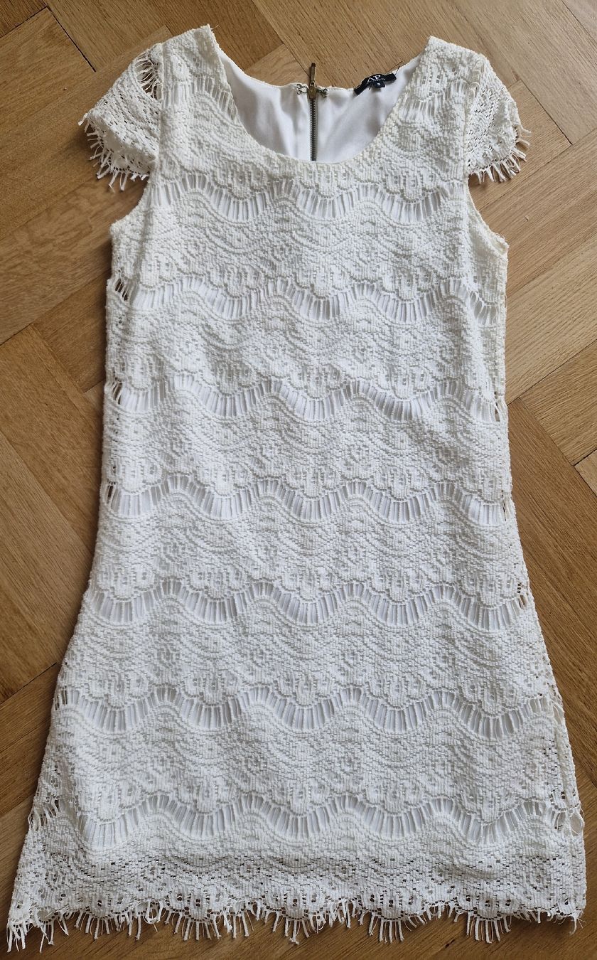 Kleider: Kleid in S aus Spitze – Neu (gemäss Beschreibung) aus Küsnacht ZH von 2011_ 2