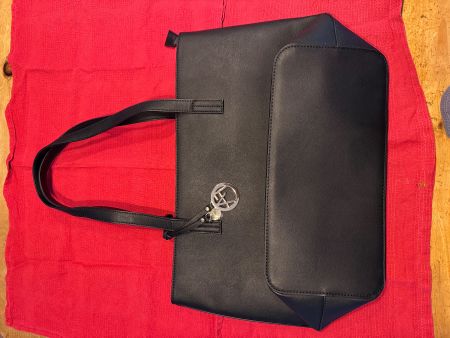 Schicke, schwarze Handtasche von Anna Field