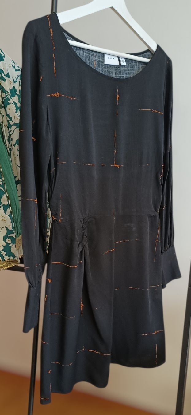 Vila Vestiti: Robe courte Vila noire à motifs – Nuovo (secondo la descrizione) da Chermignon-Bas venduto da deb_vme 1