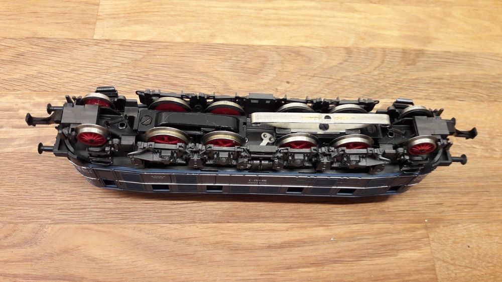Locomotive électrique RIVAROSSI HR2873S FS E424 110, garniture avant BREDA, livrée marron