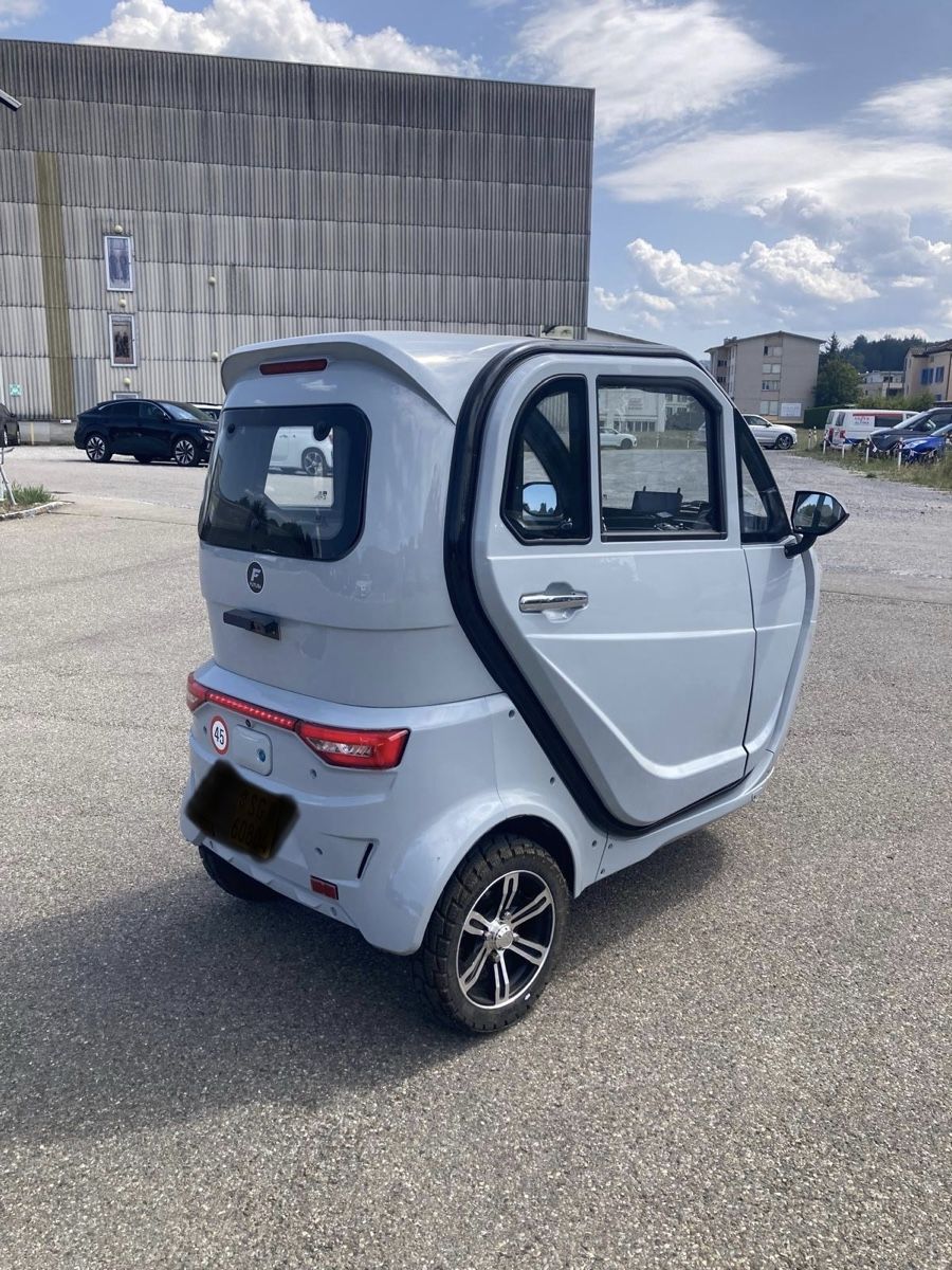 Veicoli elettrici: Kleinmotorrad,  Dreirad Pixie Mawayra grau 45 km/h – Usato da Degersheim venduto da Pinguin040 2