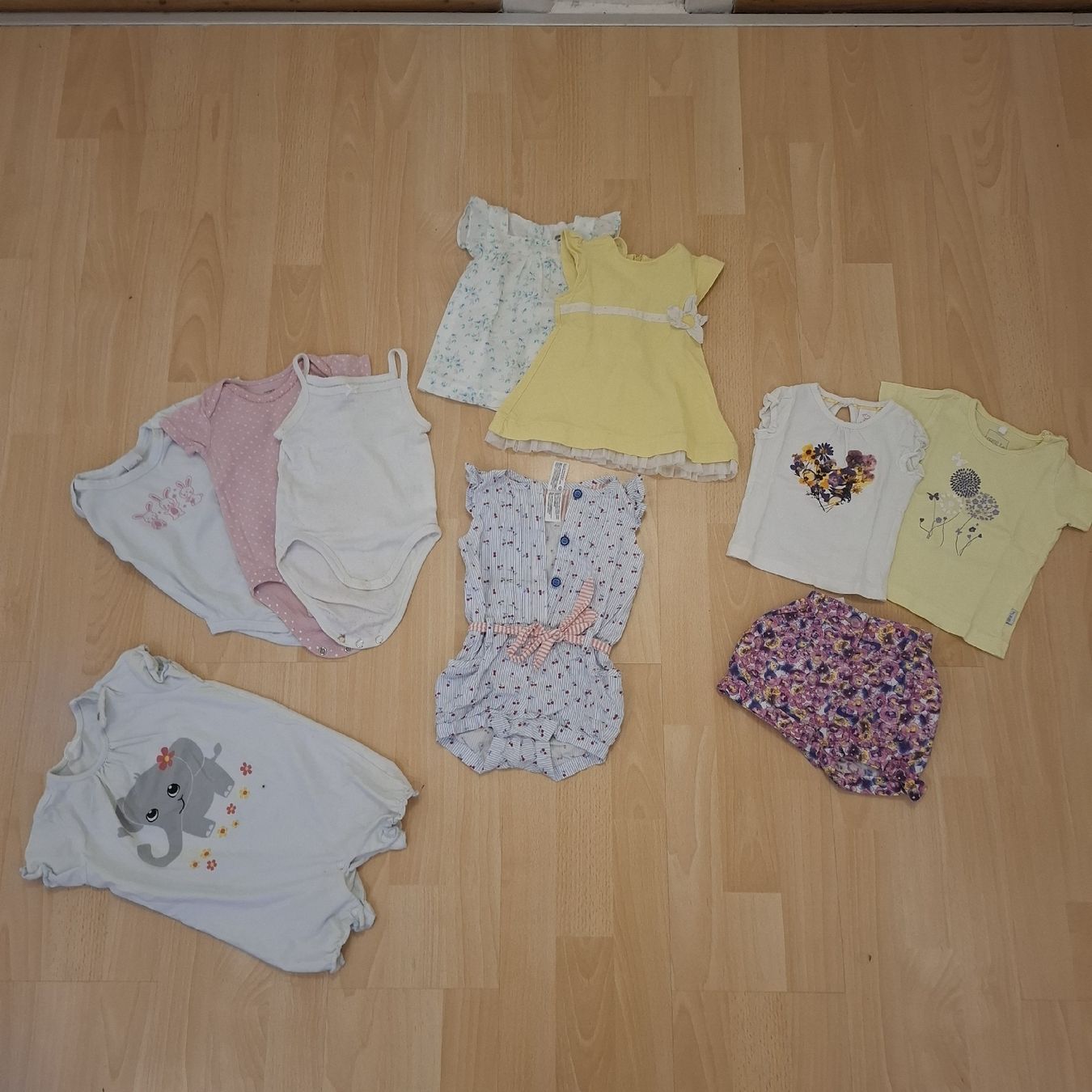 Lotti & Set di vestiti: Sommer Set Mädchen Kleider Bodies Grösse 62 – Usato da Winterthur venduto da fraenzitwo
