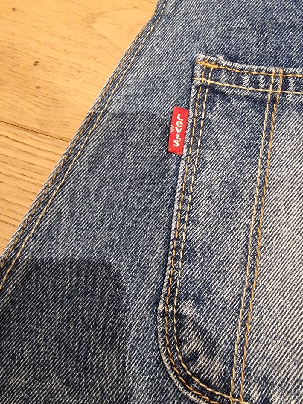 Levi's Pantaloni: Levi's Latzshorts, 140 – Usato da Buttikon SZ venduto da Limo180 1