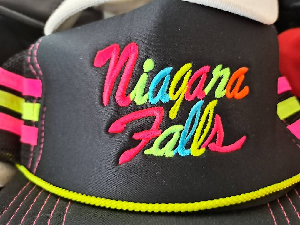 Copricapi, berretti & cappellini: Baseball Caps – Usato da Studen BE venduto da Pension0 3