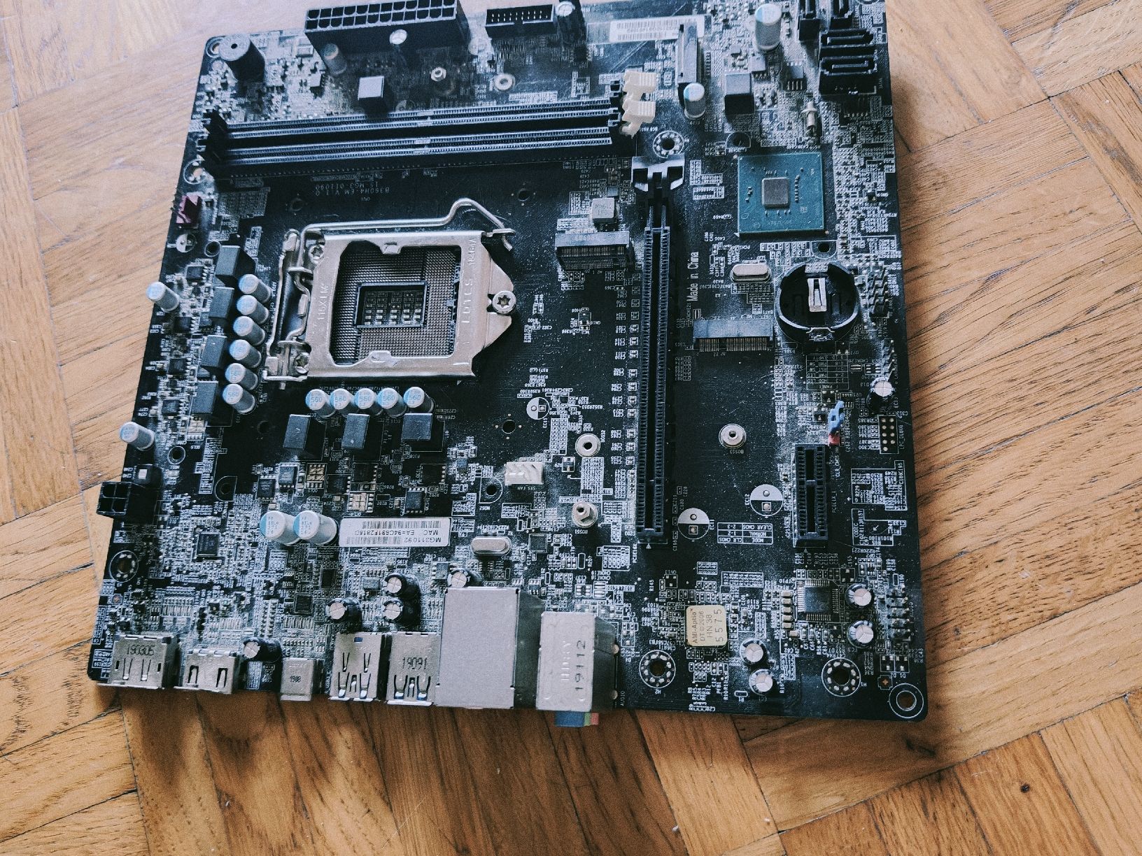 Intel Cartes mère: Medion B360H4-EM pour intel 9th defect – D'occasion à La Chaux-de-Fonds par Honit.ch