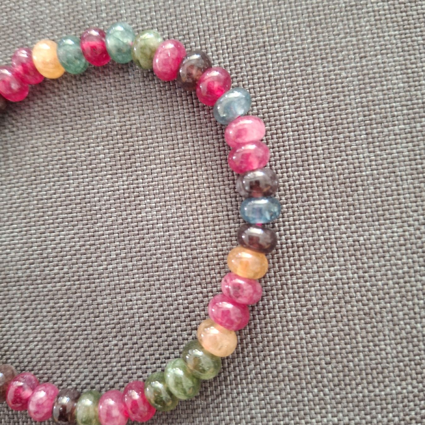 Bracciali & Braccialetti: Handgefertigtes buntes Perlenarmband – Nuovo (secondo la descrizione) da Lachen SZ venduto da Dimmi2022