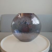 Runde, gewölbte Vase aus Rauchglas