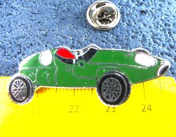 KLASSIK FORMEL1 RACING-CAR OLDTIMER ENAMEL PIN VANWALL?