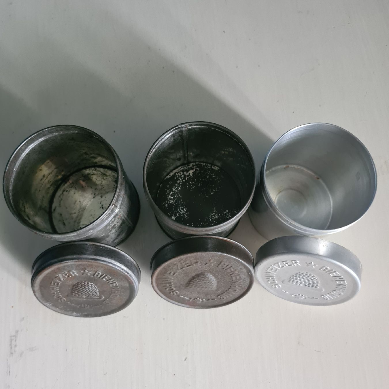 Sonstiges Fahrzeugzubehör: 3 alte Schweizer Honigbüchsen mit Deckel, antik – Gebraucht aus Zuzwil SG von mko_6m7z 2