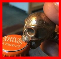 Totenkopf Flaschenöffner Halswirbel Knochen Bieröffner Skull