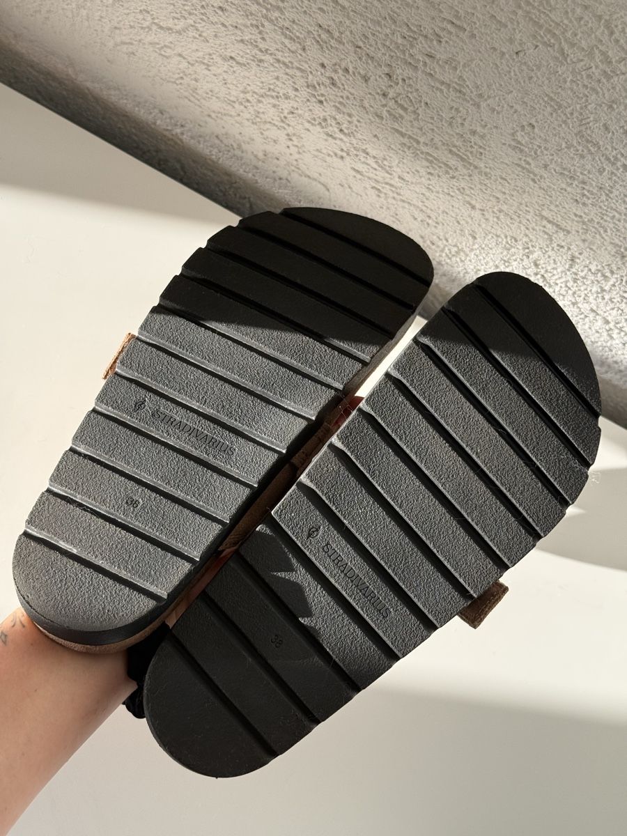 Stradivarius Scarpe da donna: Trendige Slipper von Stradivarius, Gr. 38 – Nuovo (secondo la descrizione) da Trimbach venduto da kat_9nkq 1