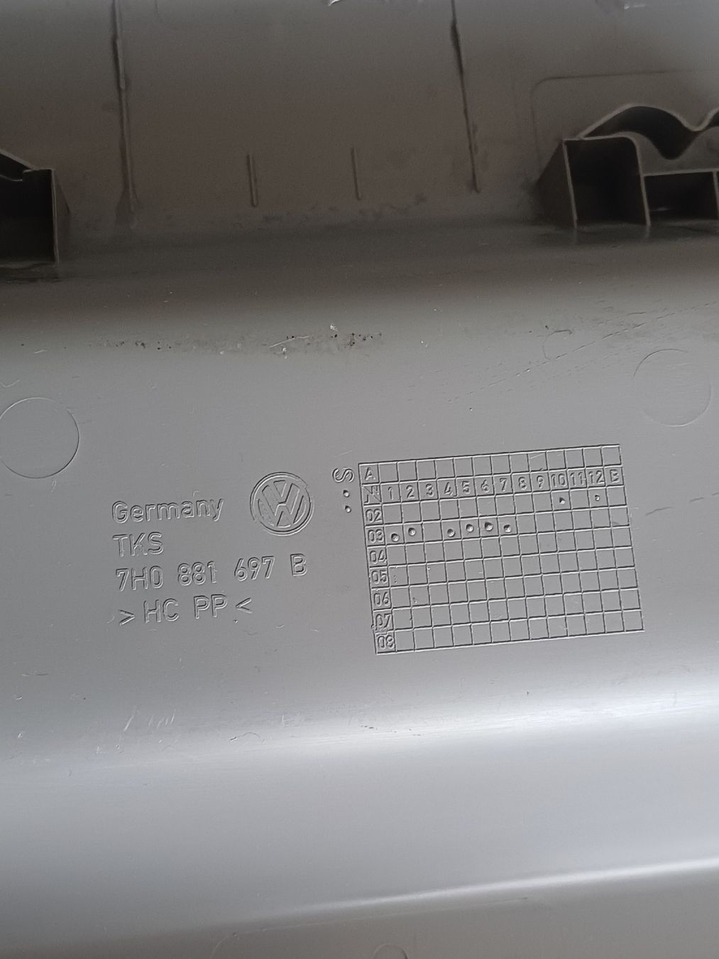 VW Alle Autoersatzteile: VW Multivan T5 2003-2009 Sitz Verkleidung  – Gebraucht aus Domat-Ems von Waterbikes 1