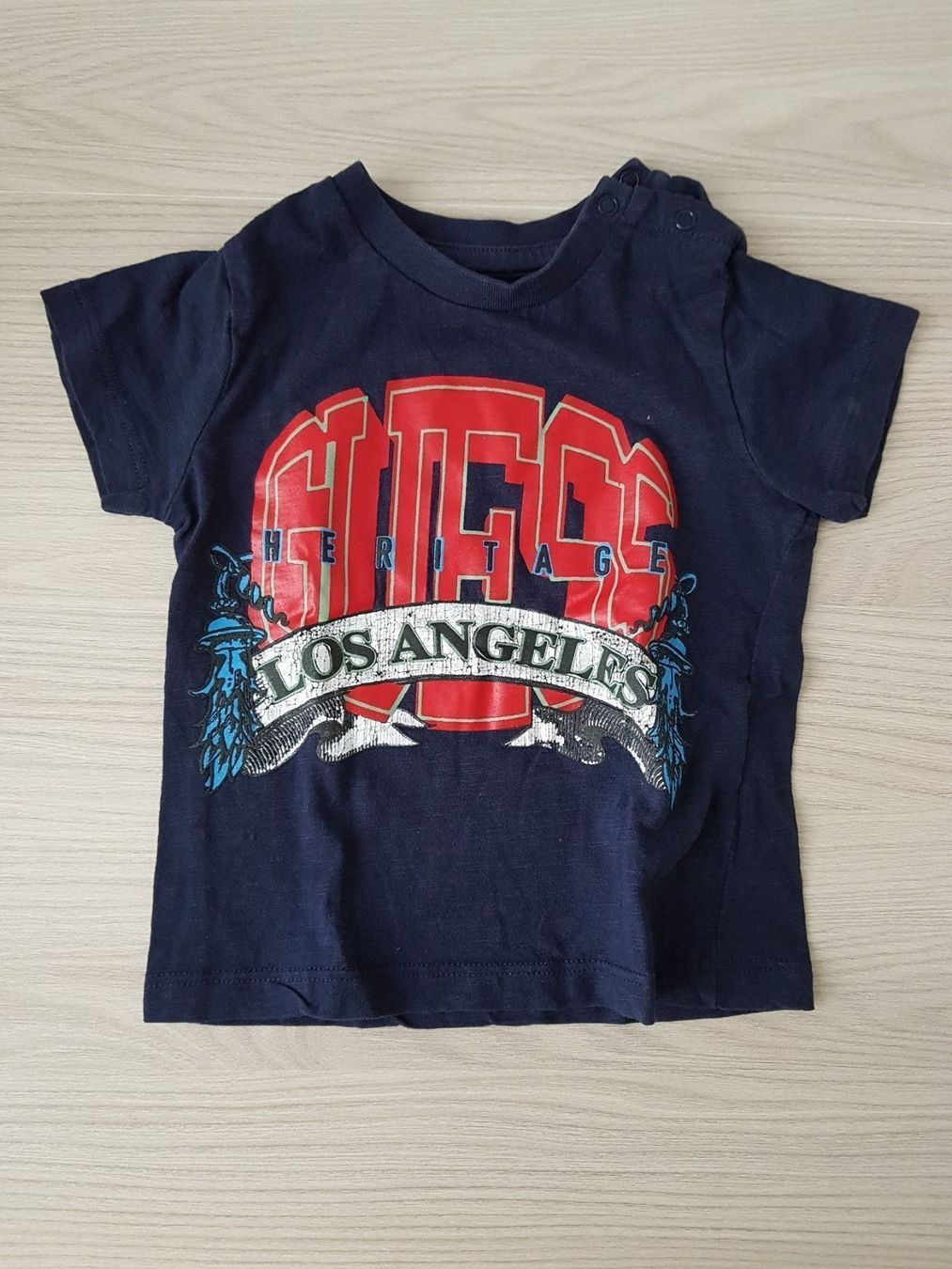 Guess Camicie, Top & T-shirt: T-shirt gr. 80 Marke Guess – Usato da Inwil venduto da Flower2325