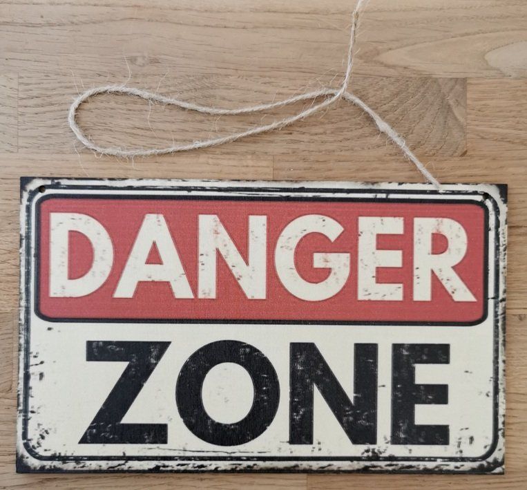 Schilder: DANGER ZONE - Holzschild  (neu/OVP) – Neu und originalverpackt aus Wilen b. Wollerau von morethanmusic