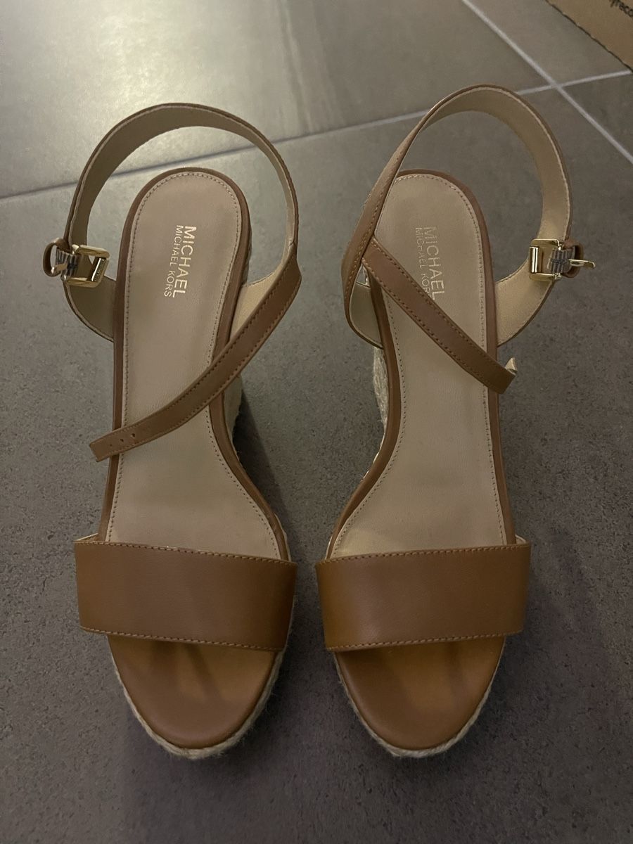 Michael Kors Damenschuhe: Michael Kors Sandalen – Gebraucht aus Schönenwerd von miami_girl91