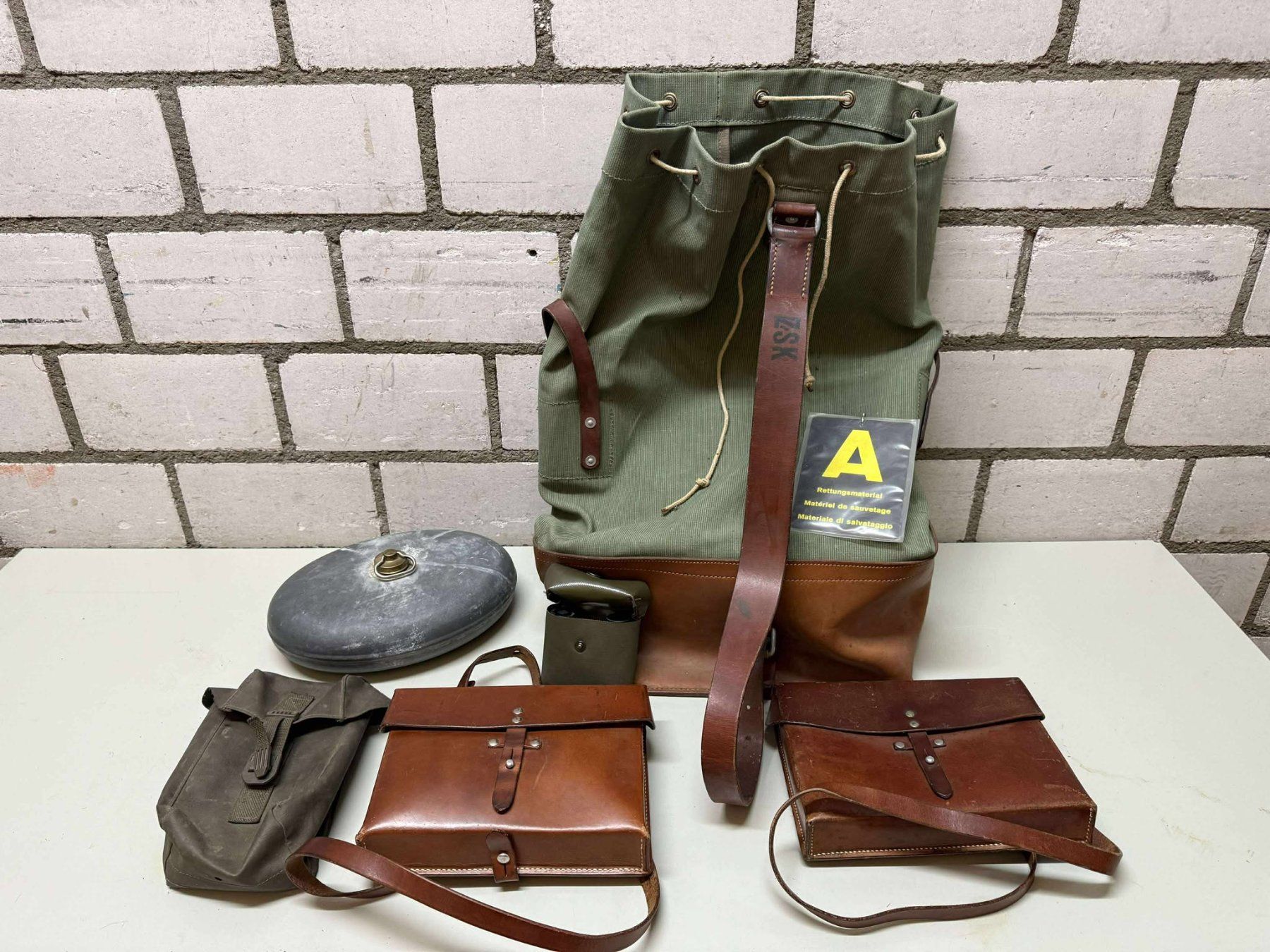 Zaini: Rucksack Ledertasche CH Militär + div. – Usato da Winterthur venduto da Joe1001