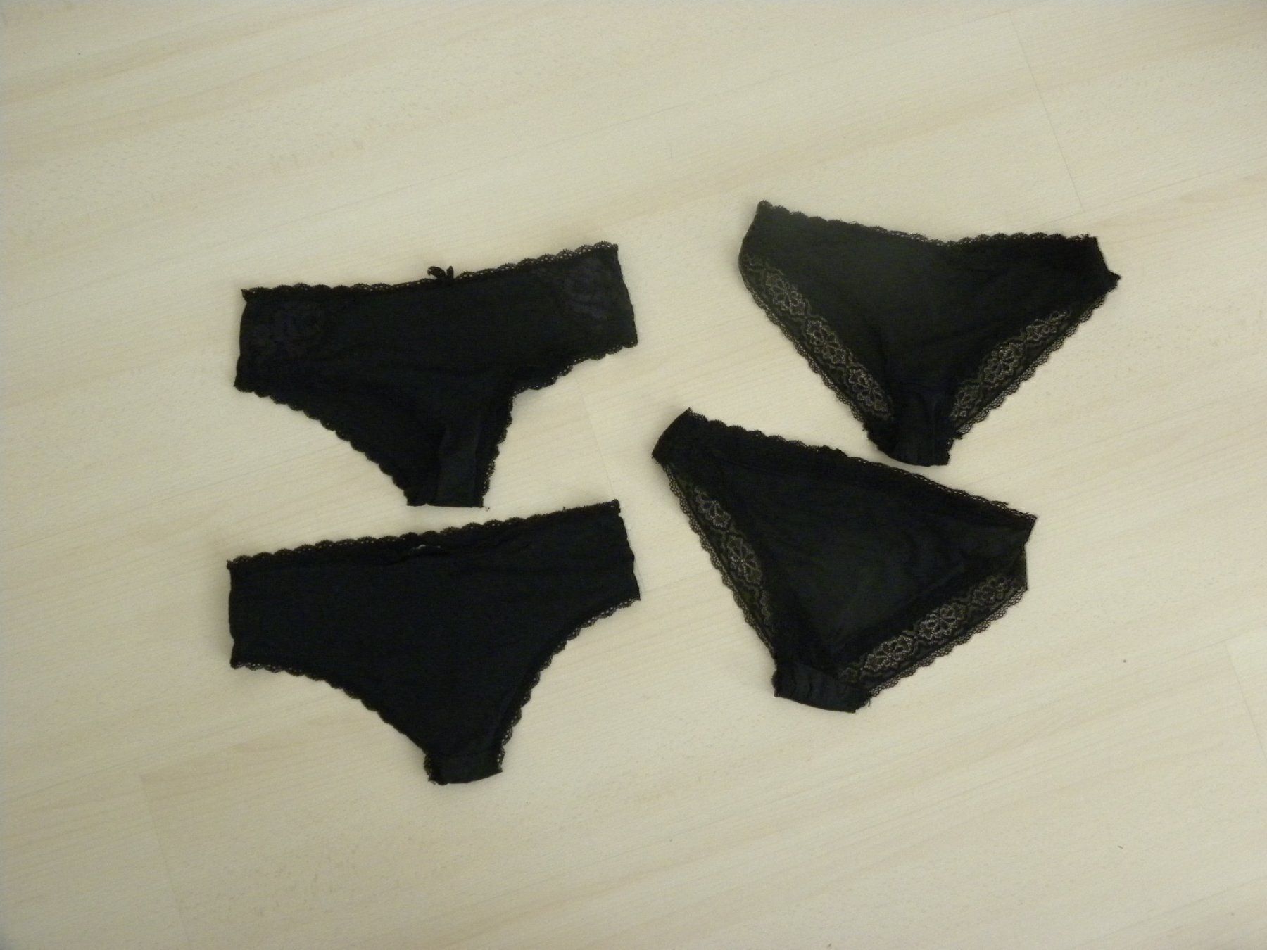 Sonstige Unterwäsche: Unterhosen schwarz mit Spitzen 36 – Gebraucht aus Walterswil SO von Mama_noel