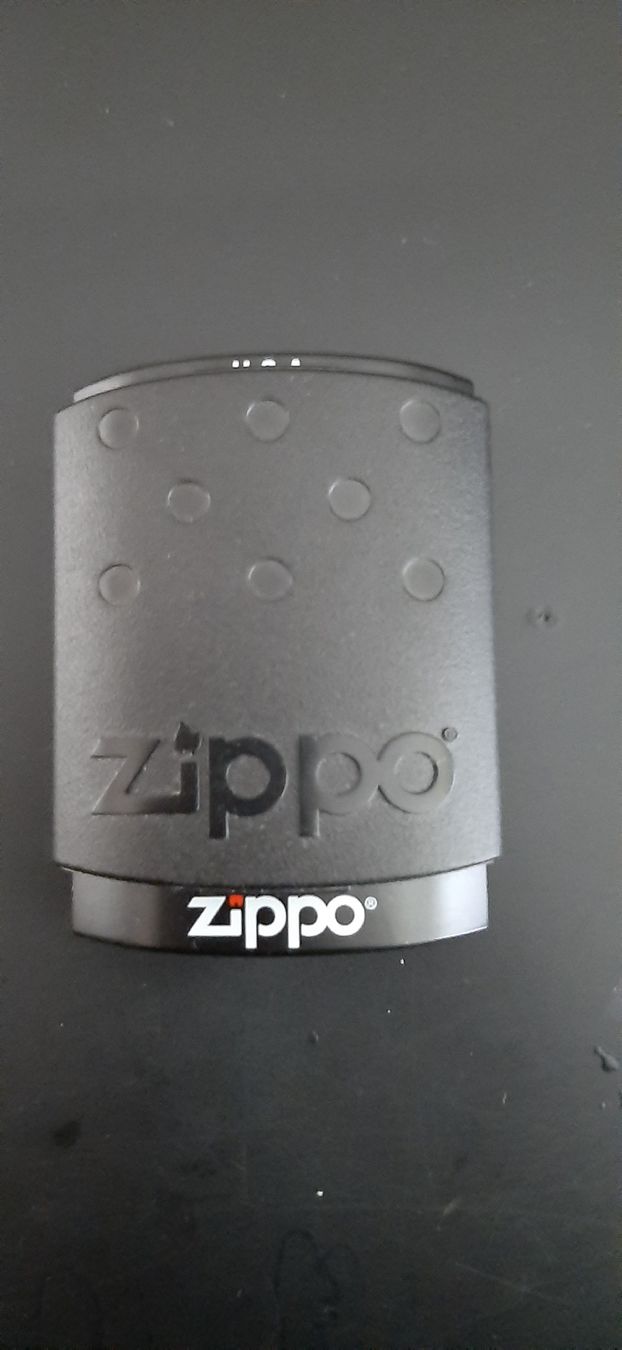 Zippo Accendini: Accendino Zippo nuovo – Nuovo e nell'imballaggio originale da Luzern venduto da PAPPALARDO1955