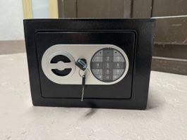 Tresore klein elektronisch mit Schloss und Schluessel gute Z
