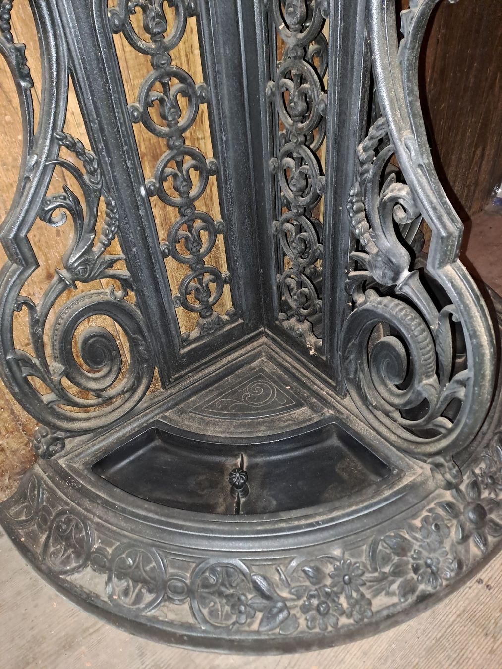 Guardaroba: Garderobe Gusseisen – Usato da Gebenstorf venduto da suroh 7