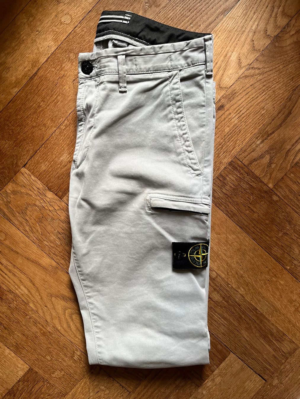 Stone Island Pantaloni: STONE ISLAND pantalon cargo SK – Usato da LAUSANNE venduto da PUMPERNICKEL3