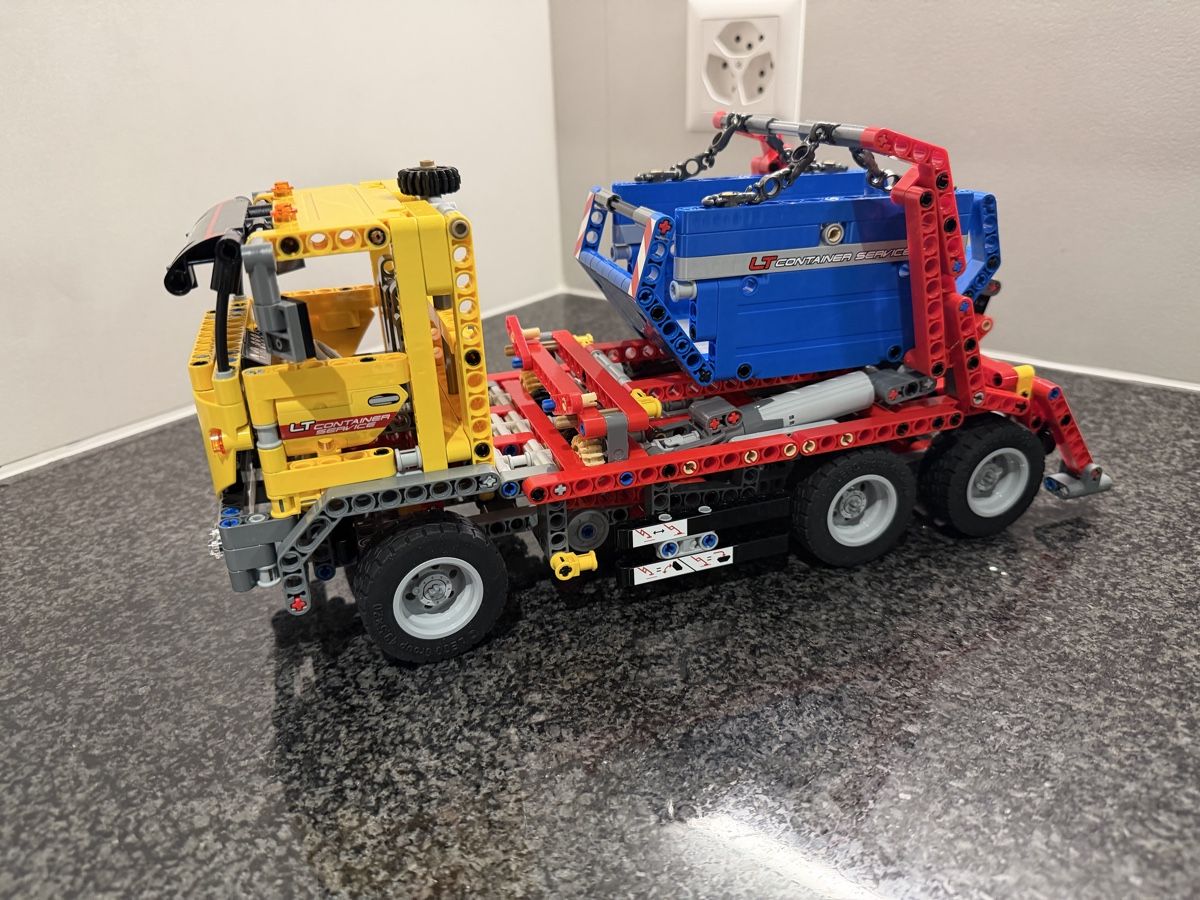 Lego Kit di costruzioni: LEGO Technic 42024 Container Truck – Usato da airolo venduto da unimo78 2