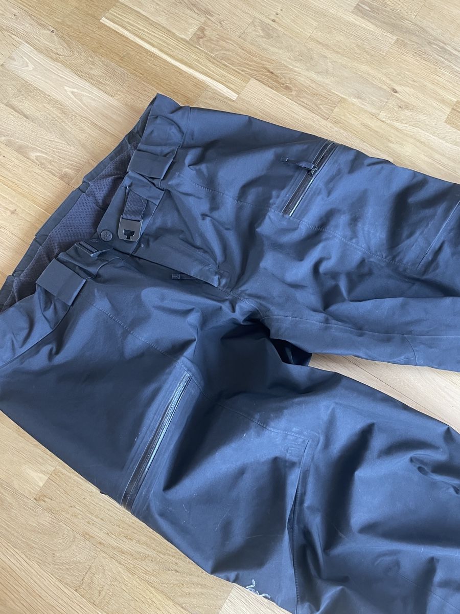 Arcteryx Pantaloni: Arcteryx Sabre Pants XL – Usato da La Tour-de-Peilz venduto da pittetale 2
