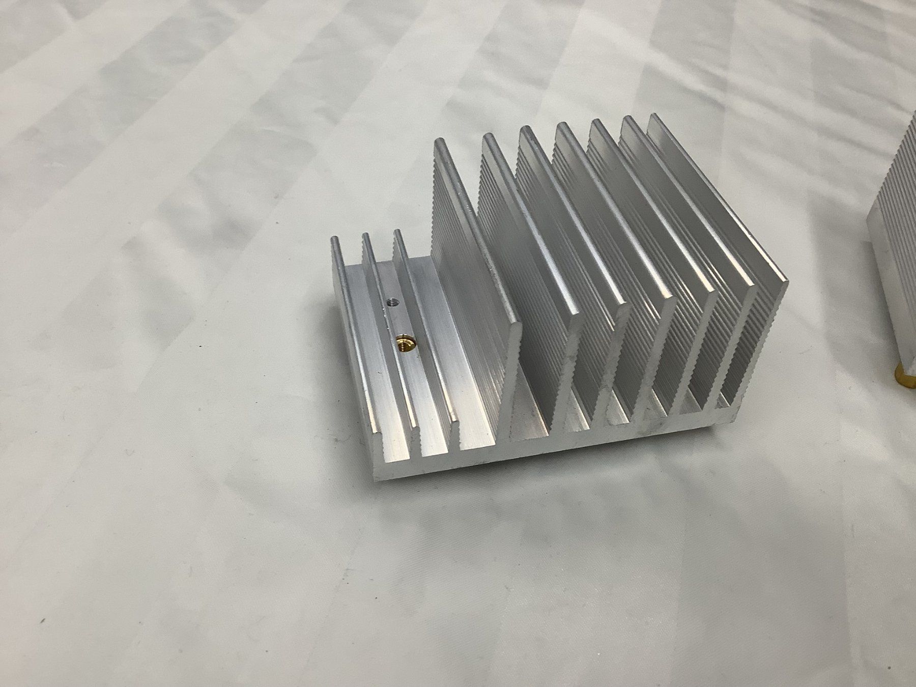 Componenti elettronici: KÜHLKÖRPER ALUMINIUM – Usato da Glarus venduto da Mdelphi 4