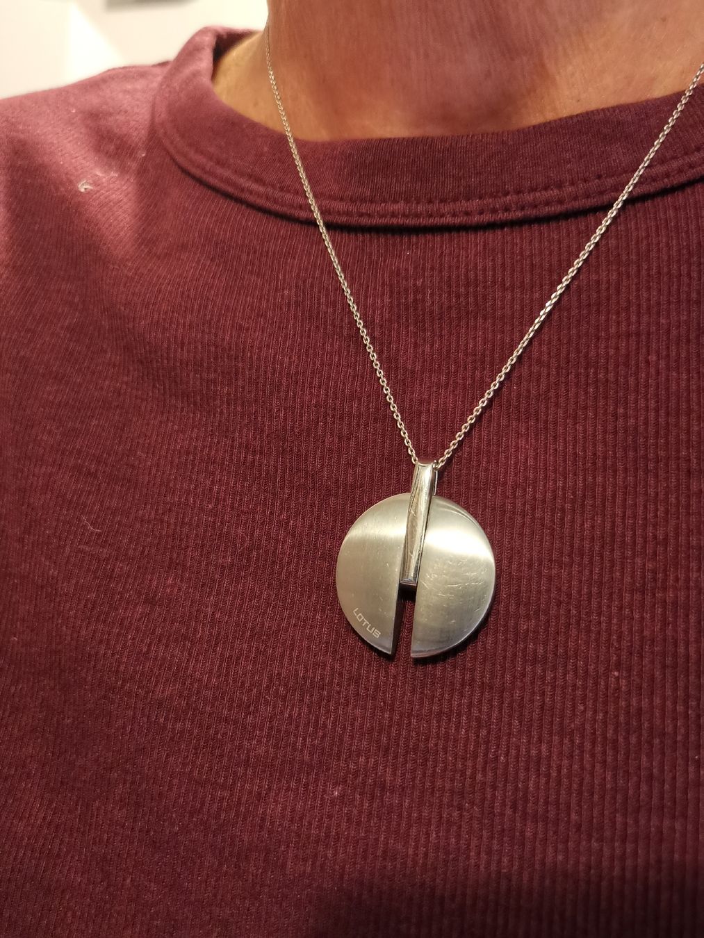 Ciondoli: Pendentif lotus couleur argenté  – Usato da La Cibourg venduto da djany26 1